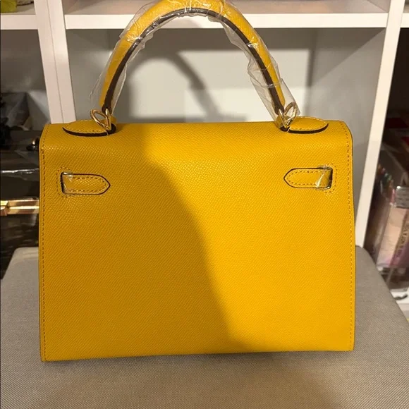 NEW Yellow Crossbody Fashion Handbag ❤️ - Picture 2 of 8